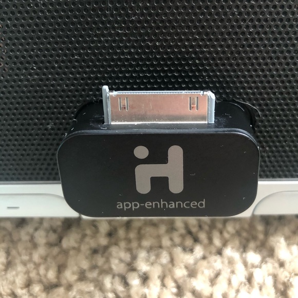 *SOLD on ebay* iHome app-enhanced alarm clock docking station - Picture 2 of 5